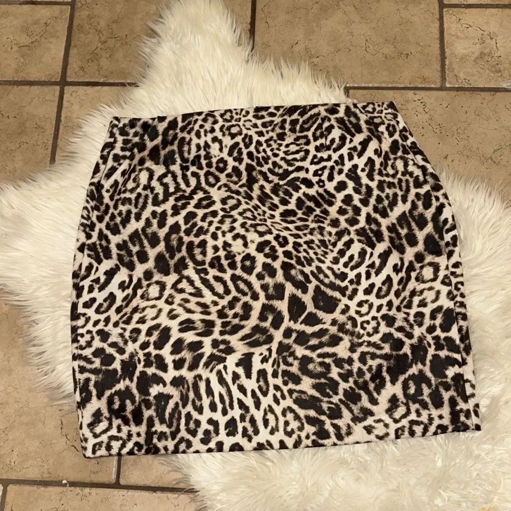 CAbi 4609 Sophia Leopard Print Stretch Mini Skirt